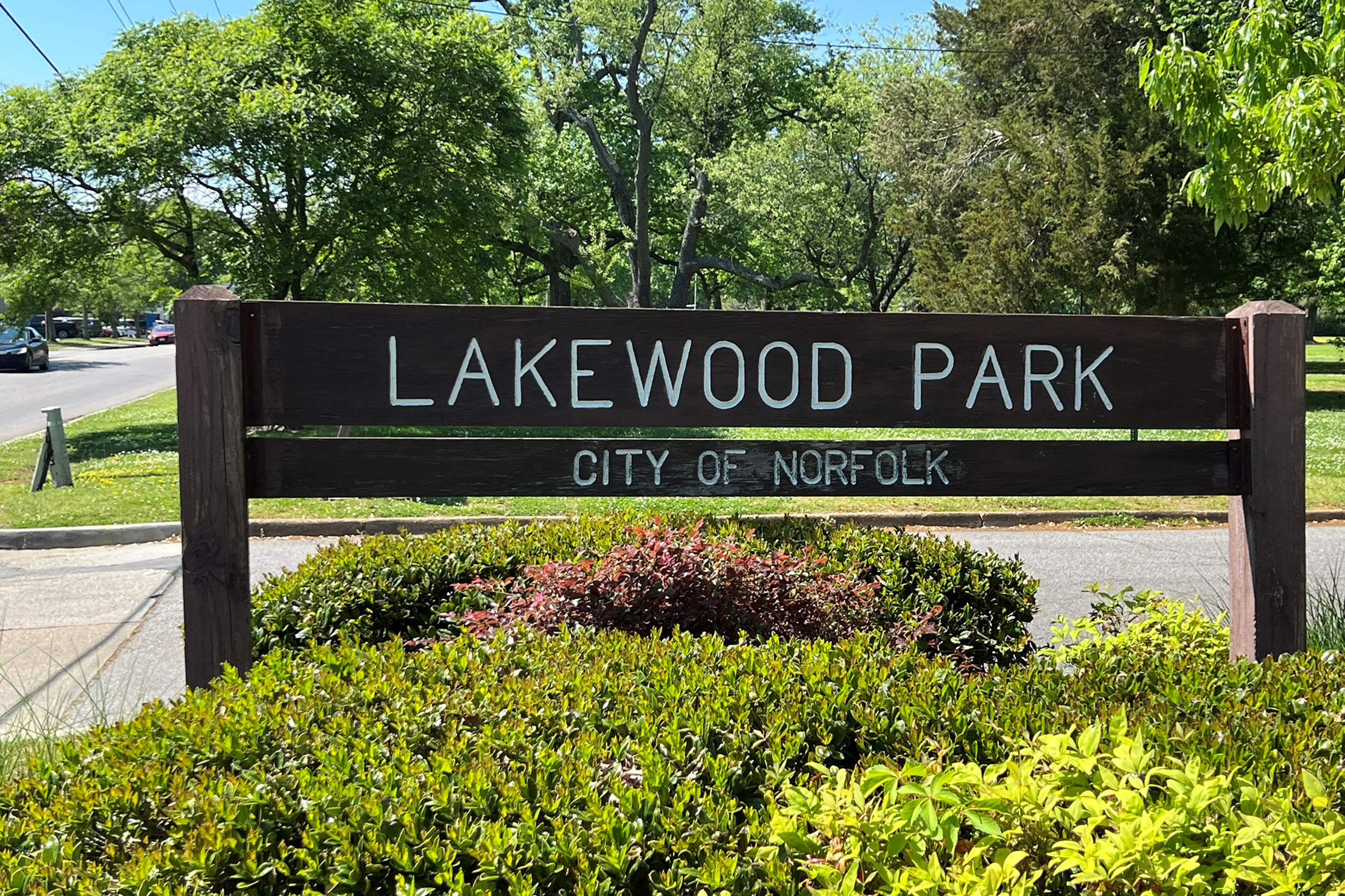 Entrance sign for Lakewood Park